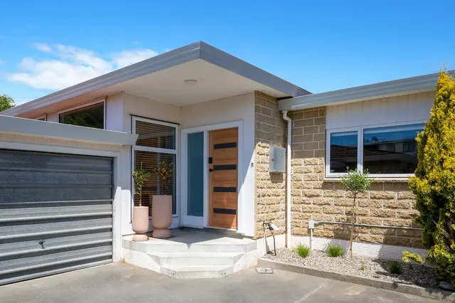 Front entrance of Nelson Bridge House with garage